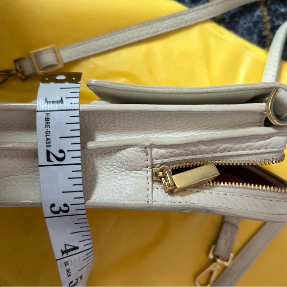 Leather Crossbody Phone Bag in white:)🦄
Hammitt leather beautiful lil bag! - Picture 6 of 9